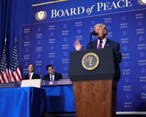 Trump calls on Iran for a new nuclear deal amid escalating tensions