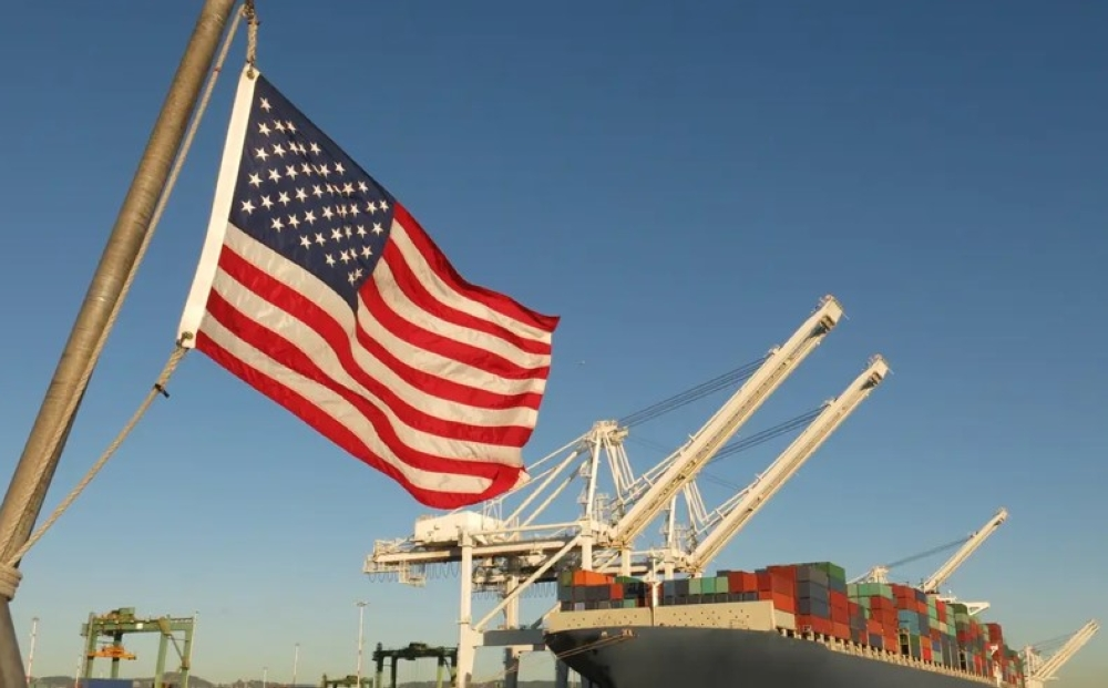 العجز التجاري الأمريكي يسجل رقماً قياسياً: تحليل الأسباب
