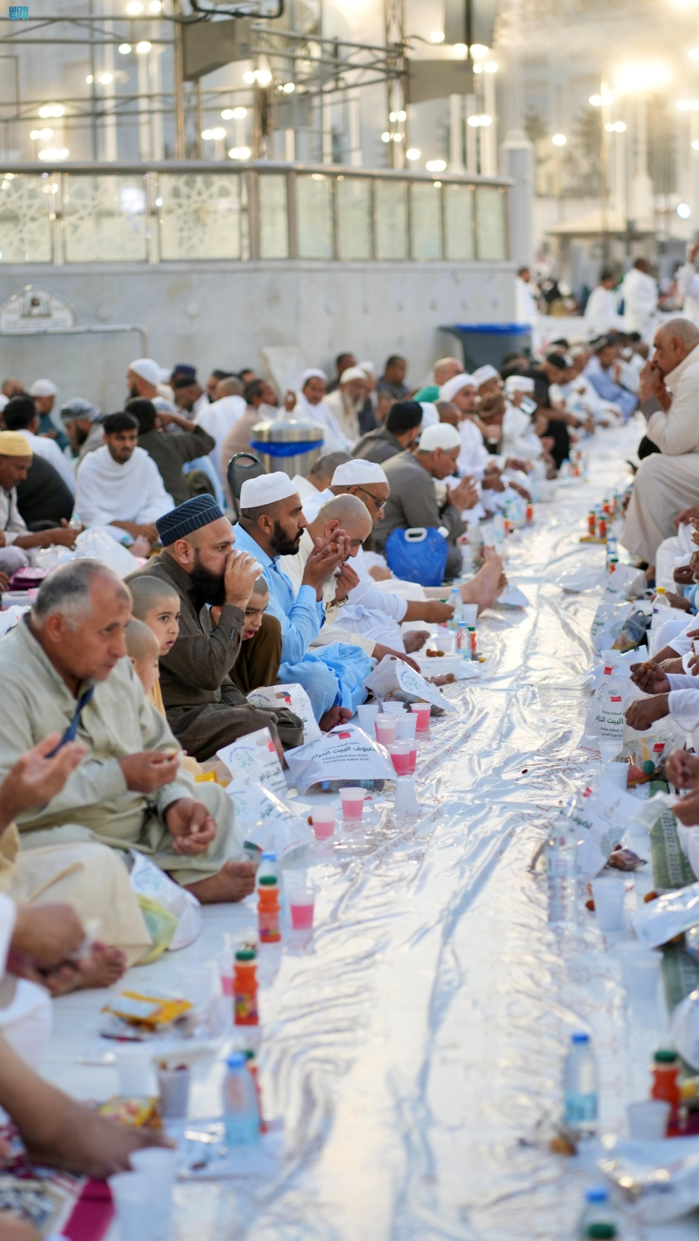 Iftar at the Grand Mosque: A majestic scene that brings Muslims together during Ramadan