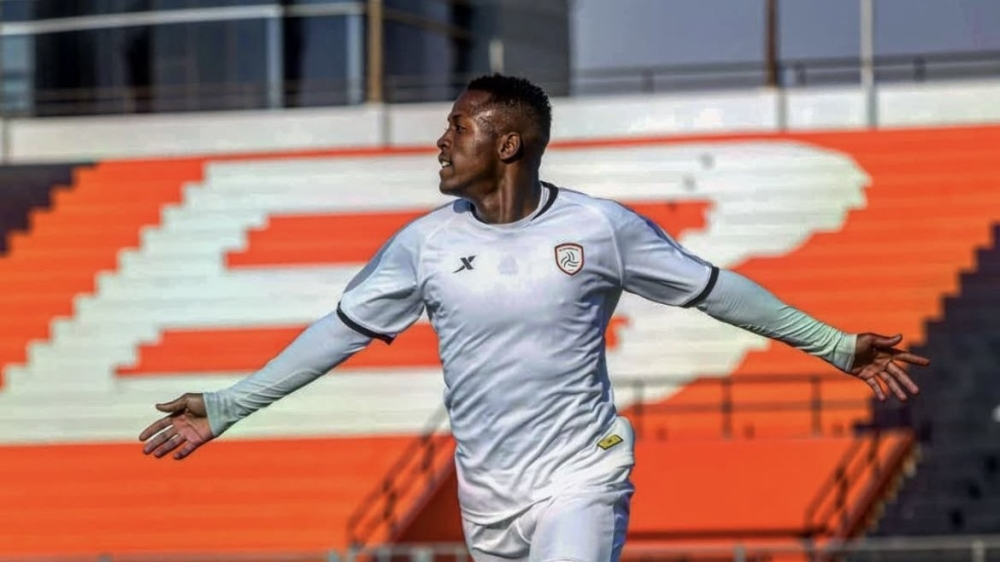 عبدالله معتوق يشعل صراع أندية الصندوق في الدوري السعودي