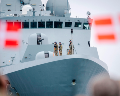 الدنمارك تحتجز سفينة إيرانية قادمة من روسيا.. ما القصة؟