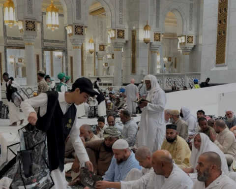 تعليم مكة توزع 150 ألف وجبة إفطار في الحرم خلال رمضان