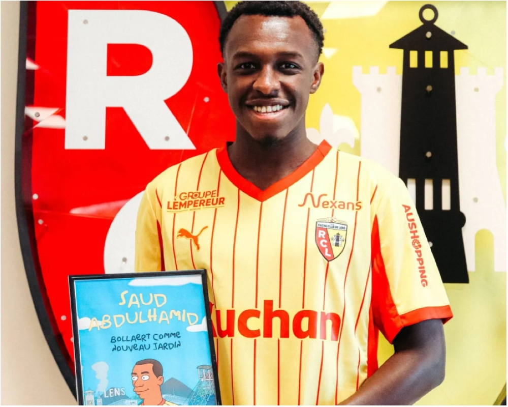 إيفرتون ينافس نيوكاسل لضم سعود عبدالحميد من الهلال