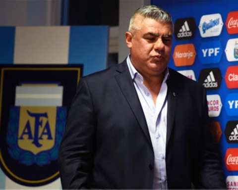 Argentine Football Association president Tapia banned from traveling due to corruption charges