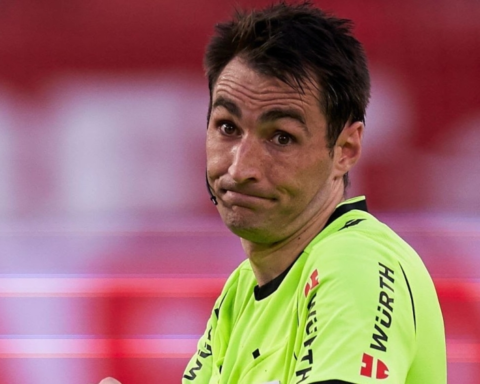 دي بورغوس حكماً لكلاسيكو الهلال والاتحاد في دوري روشن