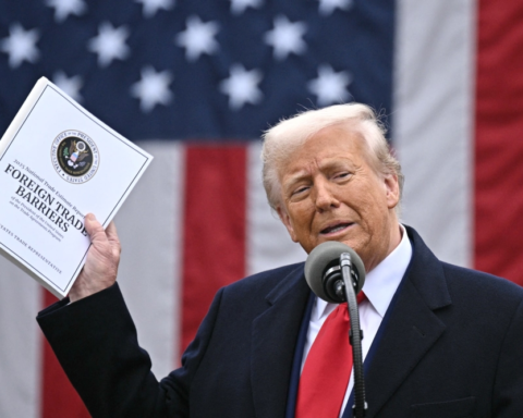 Trump imposes 10% tariff, defying Supreme Court ruling