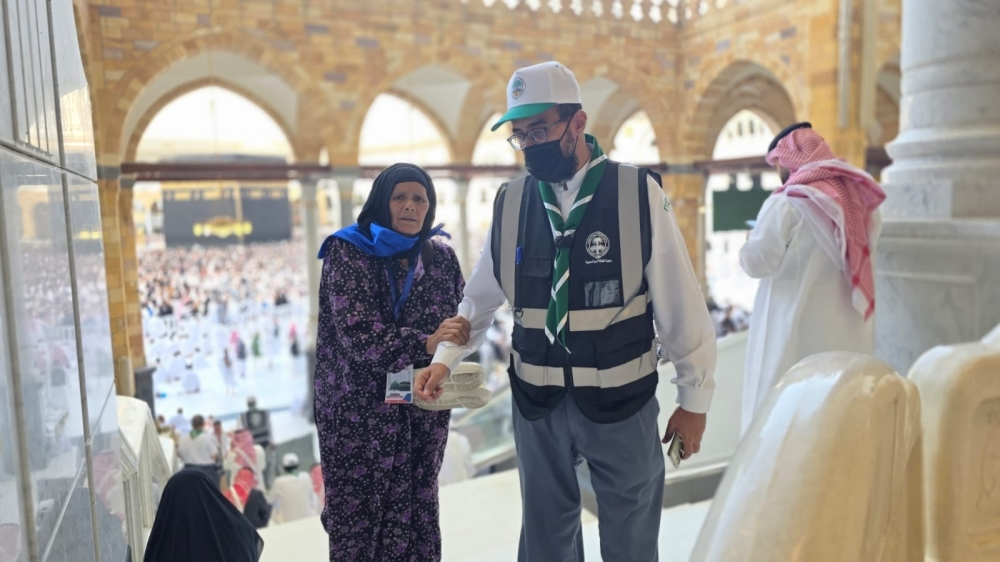 الكشافة السعودية: جهود رائدة في إرشاد التائهين بالحرم المكي