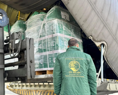 الطائرة الإغاثية السعودية الـ81 تصل مصر لدعم غزة