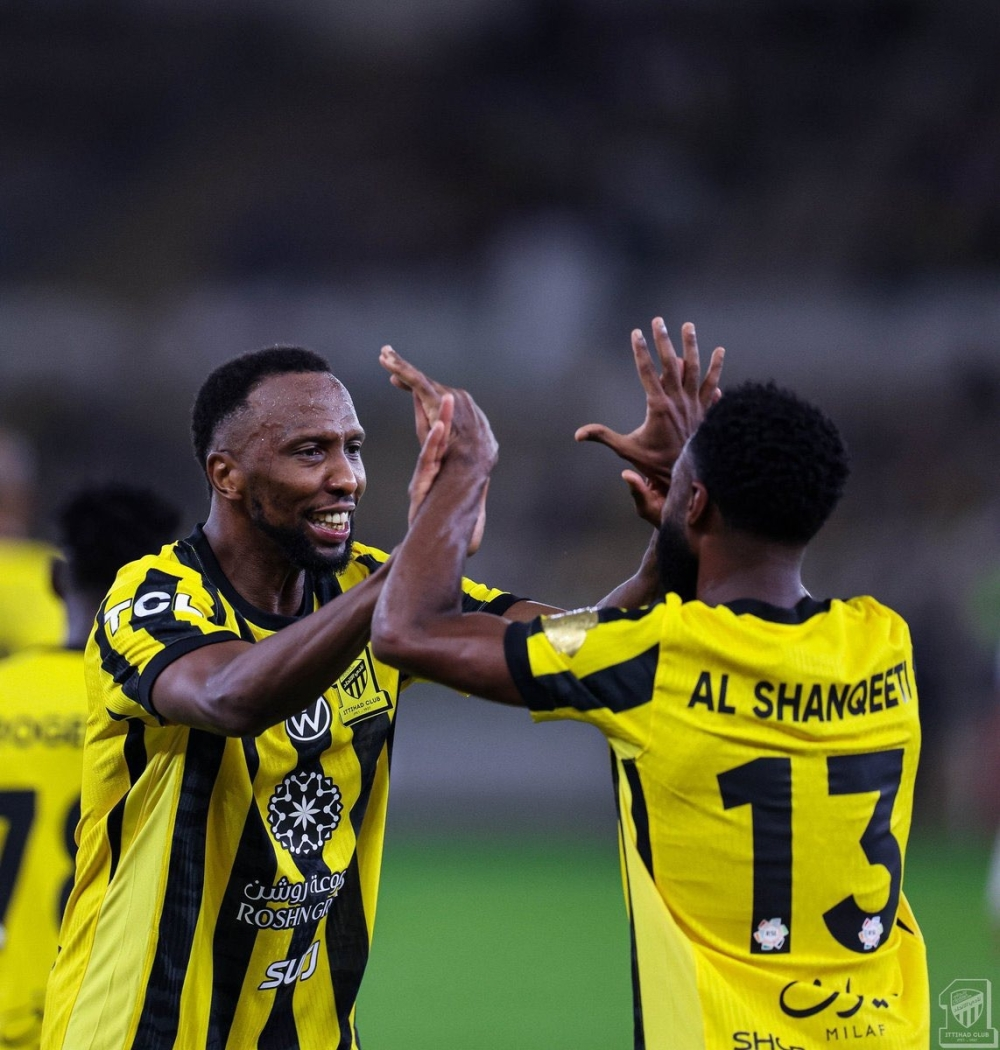طرد حسن كادش الأول في كلاسيكو الاتحاد والهلال بدوري روشن