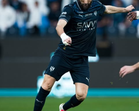 جدل ركلة جزاء بنزيما: خبير تحكيمي يكشف القرار الصحيح