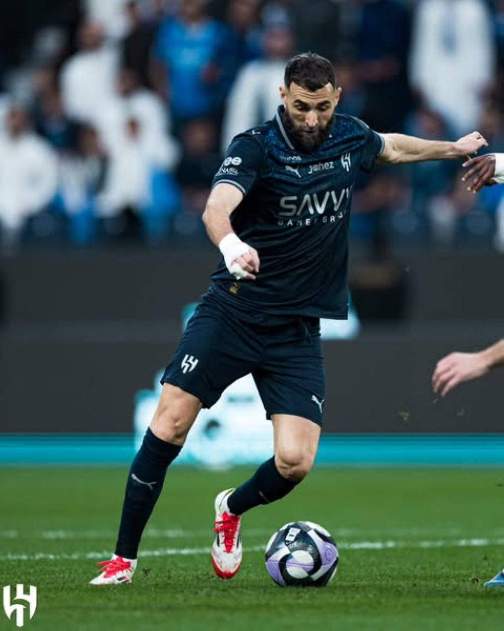 جدل ركلة جزاء بنزيما: خبير تحكيمي يكشف القرار الصحيح