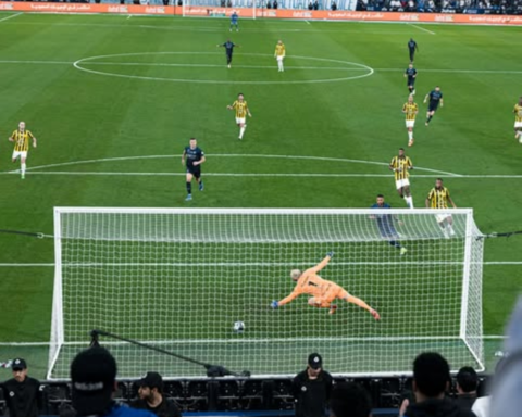 ثلاثي الهلال يخالف اللاعبين بعد تعادل الكلاسيكو مع الاتحاد