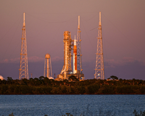 تأجيل مهمة أرتميس 2 المأهولة إلى القمر.. الأسباب والتأثير