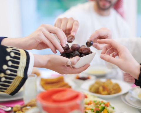 مواعيد الإمساك والإفطار 5 رمضان في مدن السعودية 1447