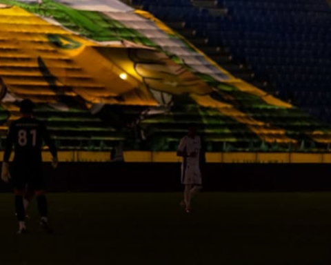 سبب انقطاع الكهرباء في مباراة بدوري روشن.. الشركة توضح