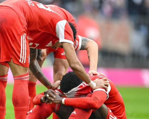 إصابة ألفونسو ديفيز: مدة غيابه وتأثيرها على بايرن ميونخ