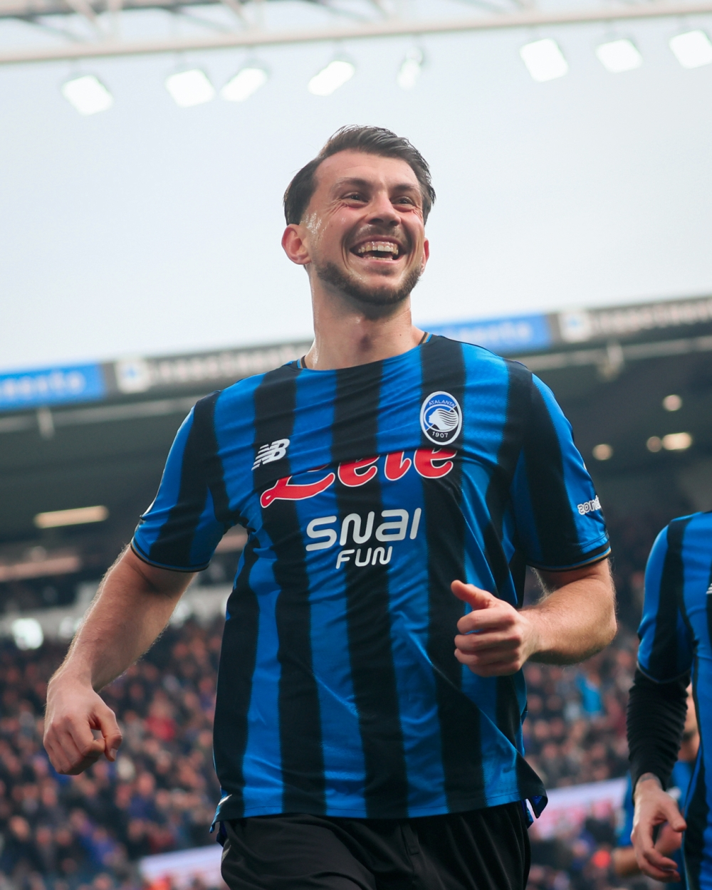 أتالانتا يهزم نابولي ويشعل صراع المربع الذهبي بالدوري الإيطالي