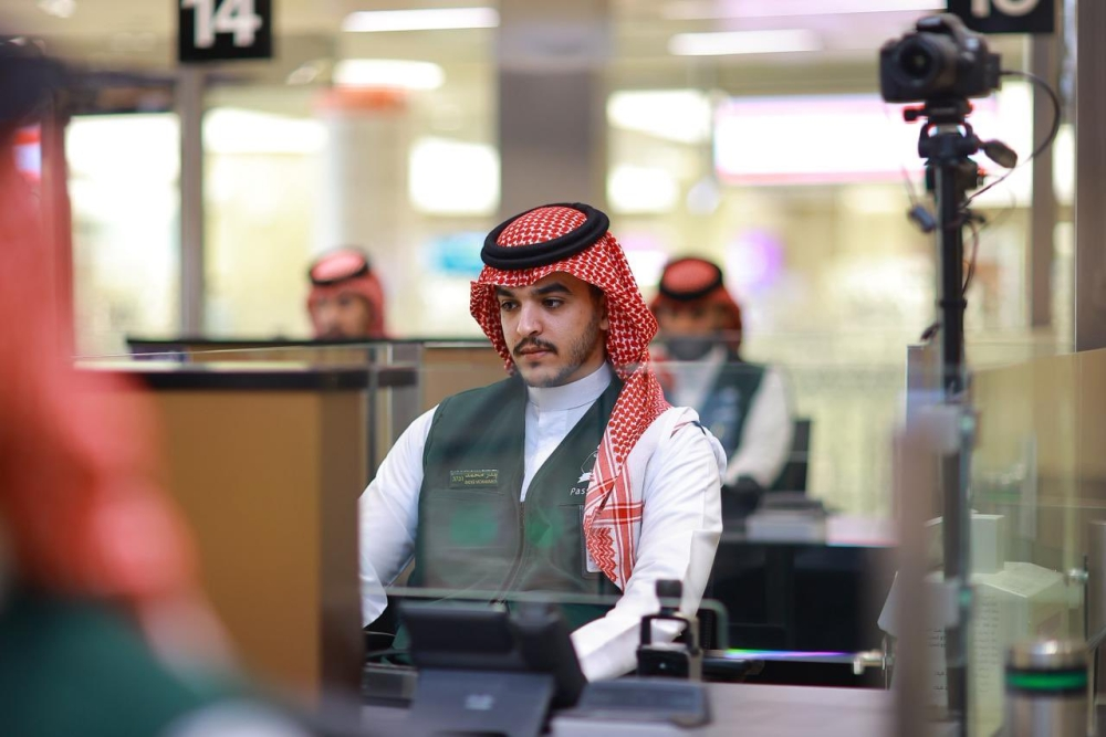 ترقية 1842 من منسوبي الجوازات السعودية بأمر وزير الداخلية