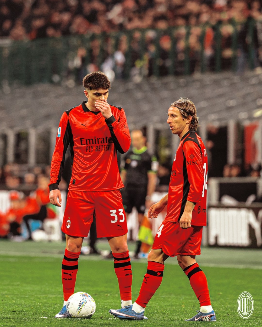 هزيمة ميلان أمام نابولي تعقد حلم الفوز بالدوري الإيطالي