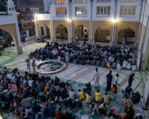 السعودية تقيم إفطاراً لـ 2000 صائم في أكبر مساجد كينيا