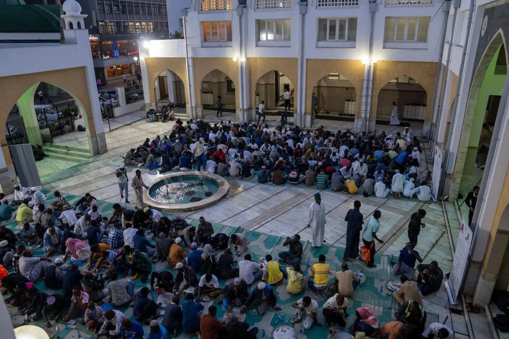 السعودية تقيم إفطاراً لـ 2000 صائم في أكبر مساجد كينيا
