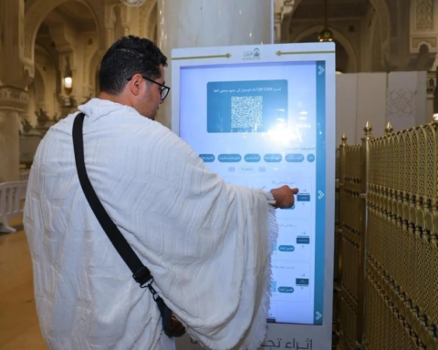 شاشات تفاعلية بـ 50 لغة في الحرمين لتعزيز تجربة المعتمرين