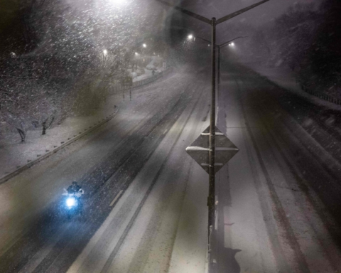 عاصفة ثلجية تاريخية تضرب نيويورك وتشل الحياة بالكامل