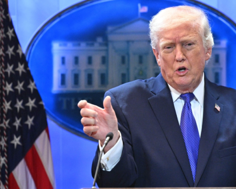 Trump attacks the Supreme Court and vows to escalate tariffs