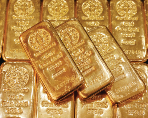 أسعار الذهب ترتفع لأعلى مستوى.. ما علاقة رسوم ترامب؟