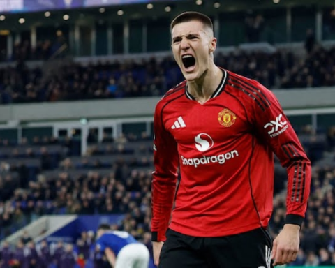 فوز مانشستر يونايتد على إيفرتون وتأثيره على المربع الذهبي