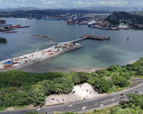 بنما تستعيد ميناءين بقناتها وتقلص النفوذ الصيني