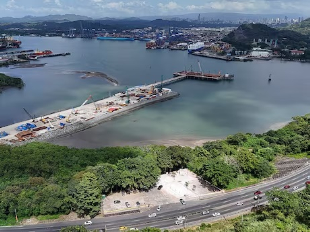 بنما تستعيد ميناءين بقناتها وتقلص النفوذ الصيني