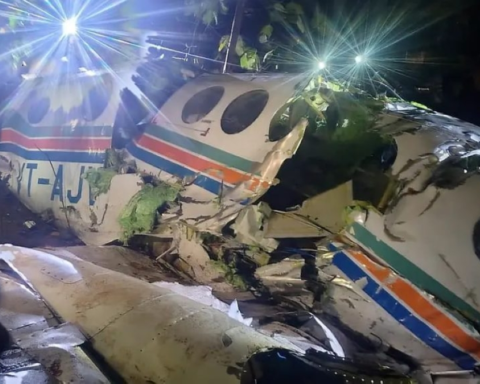 Seven killed in air ambulance crash in eastern India