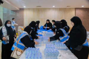 مبادرة كالغيث: جامعة أم القرى توزع 900 وجبة إفطار بمكة