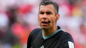 من هو ماريو إسكوبار حكم مباراة الهلال والتعاون بدوري روشن؟