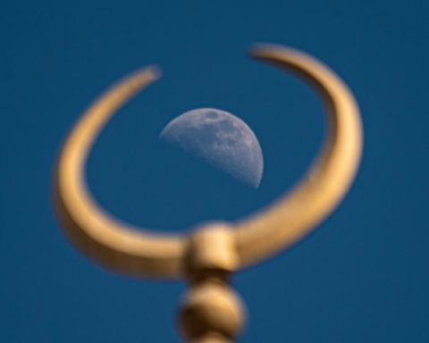 التربيع الأول لقمر رمضان 1447: رصد فلكي مرتقب في سماء عرعر