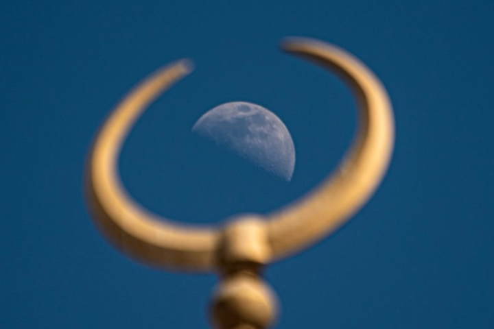 التربيع الأول لقمر رمضان 1447: رصد فلكي مرتقب في سماء عرعر