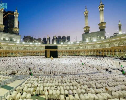 المسجد الحرام يستقبل 904 آلاف معتمر في يوم واحد برمضان