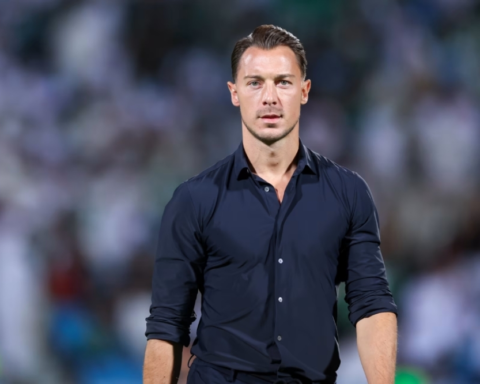 يايسله يمنح لاعبي الأهلي راحة بعد الفوز على ضمك بدوري روشن