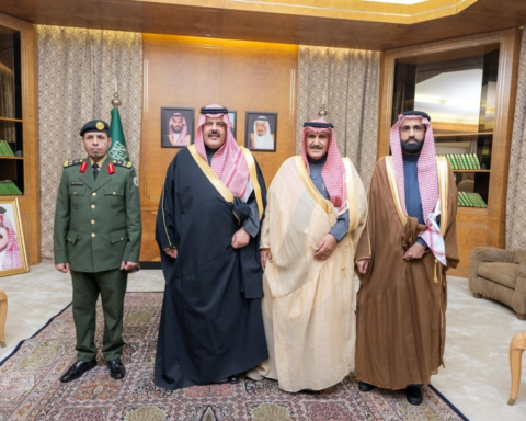 أمير حائل يدشن حملة تراحم لدعم السجناء وأسرهم بالمنطقة