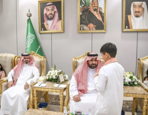 أمير جازان يشارك الأيتام وأبناء الشهداء إفطار رمضان السنوي