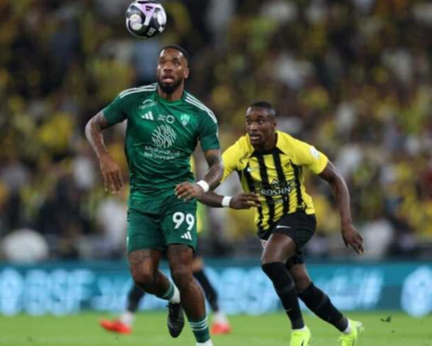 شبح الإيقاف يهدد نجوم الأهلي والاتحاد قبل ديربي جدة