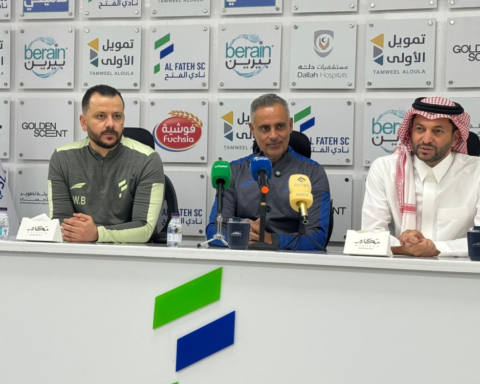 غوميز يراهن على الروح لحسم مواجهة الفتح وضمك بدوري روشن