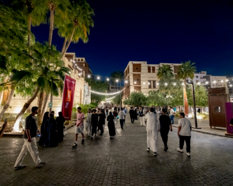 جدة التاريخية تستقطب مليون زائر في أسبوع رمضان الأول