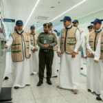 وزير النقل يتفقد مطار الملك خالد لضمان سلاسة السفر برمضان