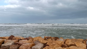 طقس السعودية: رياح وأتربة على 9 مناطق مع فرصة لأمطار خفيفة