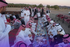 موائد إفطار رمضان في المدينة المنورة: "مجتمعي" تعزز التكافل