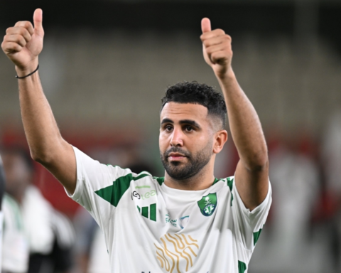 استبعاد رياض محرز من مباراة الأهلي والرياض بدوري روشن