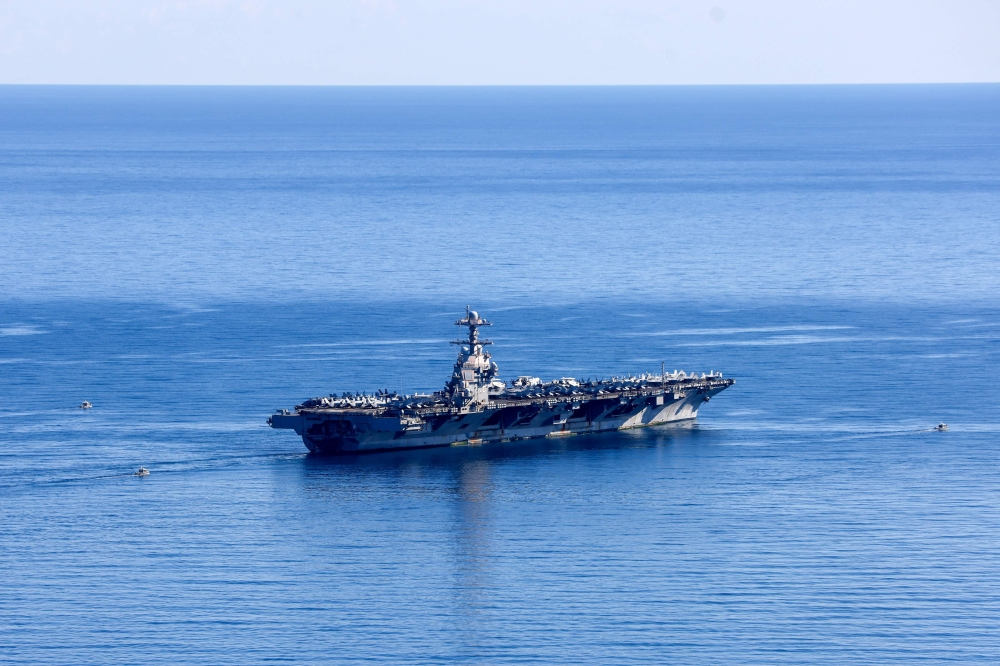 جيرالد فورد تغادر اليونان: رسائل القوة الأمريكية لإيران