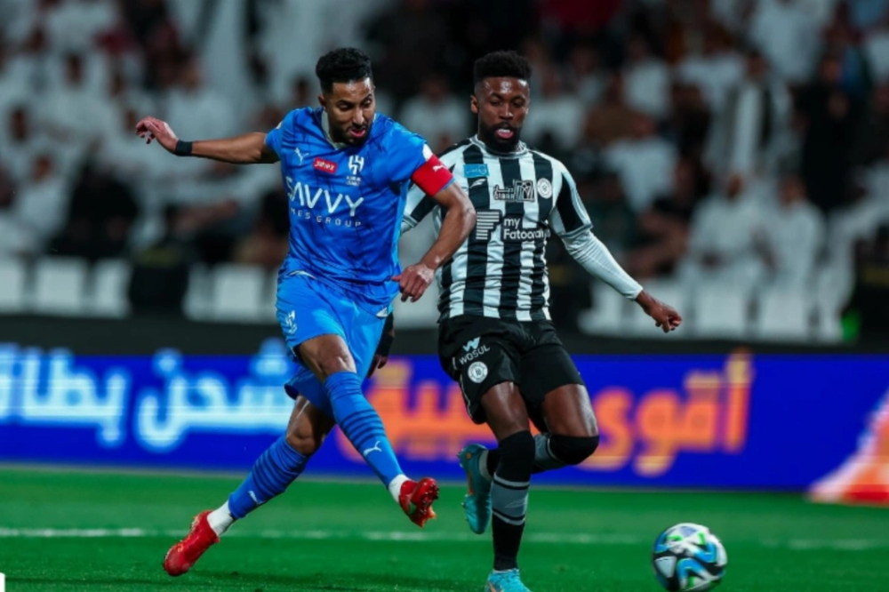 مواجهة الهلال والشباب 2025: تحليل ديربي الرياض بدوري روشن